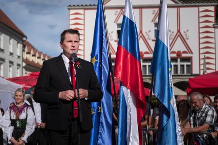 Izjemen obisk zaznamoval 50. Dneve narodnih noš in oblačilne dediščine v Kamniku (Blaž T. Muc)  (11)